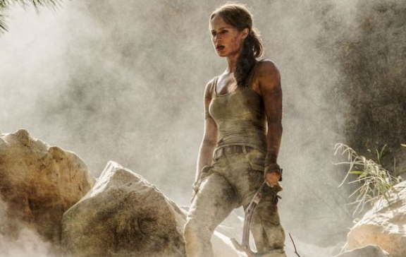 Eerste officiële foto’s van Lara Croft uit de gloednieuwe Tomb Raider-film