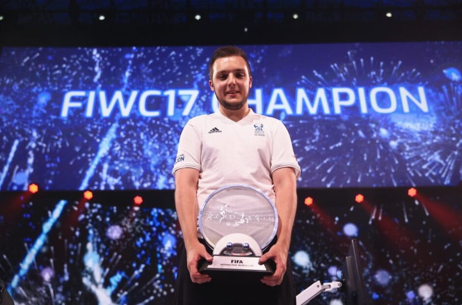Engelsman Gorilla wint WK FIFA!
