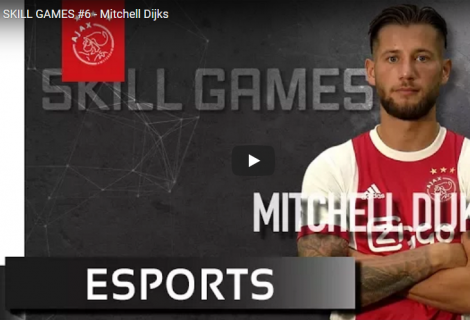 Mitchell Dijks wordt uitgelachen door Ajax ploeggenoten tijdens FIFA Skill Games in real life