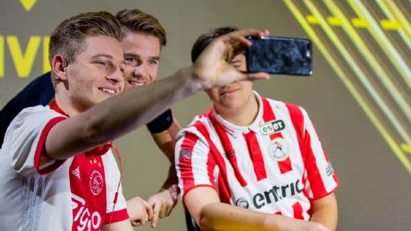 eSports en YouTube: Twee handen op één buik