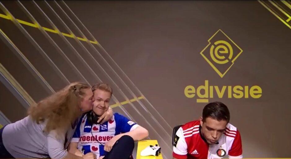 Dani Hagebeuks moeder bedankt Heerenveen-speler op bijzondere wijze