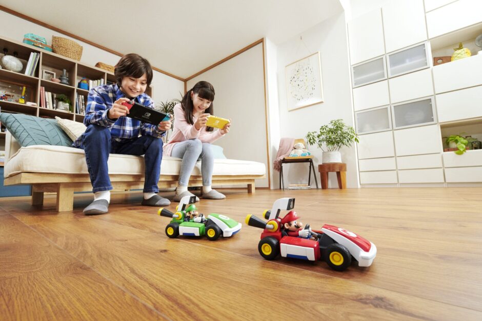 Nieuwe trailer van Mario Kart Live: Home Circuit toont hoe je letterlijk in je woonkamer kan spelen