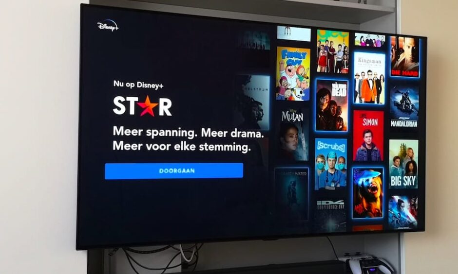 Er staan nu 300 extra 18+  films en series op Disney+: deze 10 gloednieuwe series moet je zeker bingen