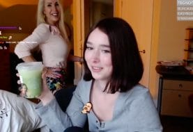 Twitch-streamster ontdekt dat haar mama veel populairder is onder haar kijkers
