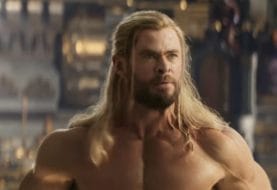 Nieuwe trailer van Thor-film toont een poedelnaakte Chris Hemsworth en dames vallen flauw