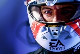 Het logo van EA Sports staat in het 2023 F1-seizoen op de helm van Max Verstappen